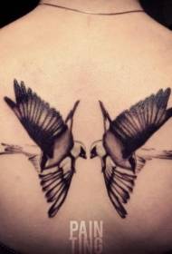 zadní černé realistické dva ptáci tetování vzor