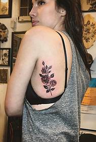 nazaj evropski in ameriški barvni cvetni vzorec tatoo