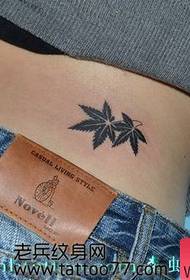 modello di tatuaggio di bellezza vita totem foglia d'acero