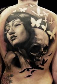 back makatotohanang babae Portrait skull at puting butterfly tattoo pattern