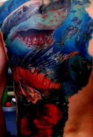schiena stile realistico colorato squalo sanguinante e pesce tatuaggio