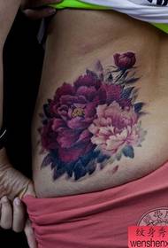 katahum Usa ka freehand peony tattoo pattern sa hawak