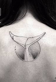 modello di tatuaggio del tatuaggio della spina del punto della balena posteriore della ragazza