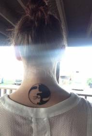 tyttöjen kaula kiertynyt mustavalkoinen yin- ja yang-juorut -merkki tatuointikuvio