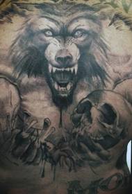 nyuma gorgeous nyeusi na nyeupe pepo mbwa mwitu na muundo fuvu tattoo