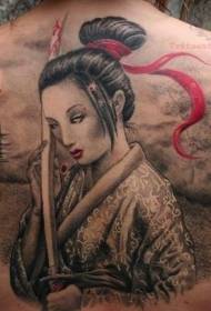 वापस जादुई प्राकृतिक रंग एशियाई महिलाओं के साथ खूनी तलवार टैटू पैटर्न