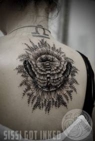 tilbake svart linje med tatoveringsmønster for sommerfuglplante