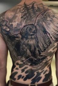 indietro enorme gufo nel modello tatuaggio foresta oscura