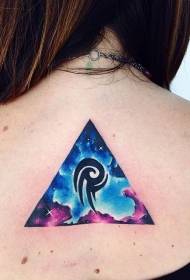 Rygfarvede trekanter med tatoveringsmønster i stjernehimmel