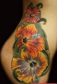 слика за убавина од половината од цветни тетоважи