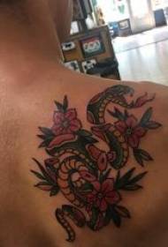 Pattu di tatuaggi di serpente è fiore ritornu mudelli di tatuaggi di serpente è fiore