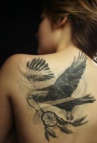 Спина чудесная черная серая ворона и ловец снов Чистый рисунок татуировки