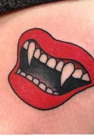 immagine del tatuaggio del labbro ragazza indietro tatuaggio del labbro