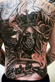 Muguras melno pelnu karaļa sieviete ar slepkavas greifers tetovējuma modeli