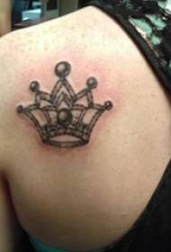 Tattoo Crown Simple Girl Bumalik Itim na kulay-abo na Tattoo Mahirap na Larawan