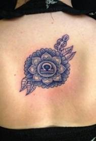 ragazze indietro linea nera modello creativo bellissimo modello di tatuaggio