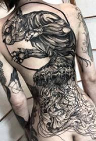 Baile ສັດ tattoo ສາວກັບຄືນຮູບ Baile ສັດ tattoo