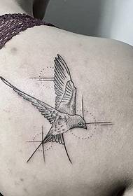 jiometri ya nyuma hummingbird ya kuuma ya mtindo wa tattoo