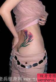 снимка на талията цвят татуировка на лале