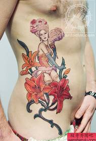 Modello di tatuaggio floreale di bellezza in vita