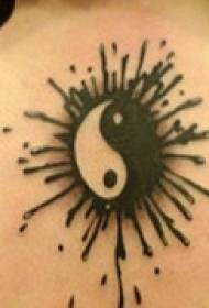 yin i yang tetoviranje leđa