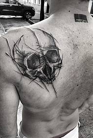 задній череп череп перо стиль татуювання візерунок