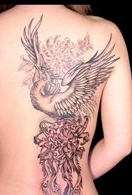 женская спина чёрно-белые крылья феникс тату фото