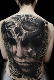 teljes hátsó fekete-fehér titokzatos törzsi női portré kombinálva koponya tetoválás mintával
