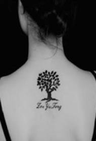 izsmalcināts liela koka muguras tetovējums