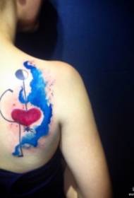 takaisin Euroopan ja Amerikan splash-musteella sydämenmuotoinen pieni raikas tatuointikuvio