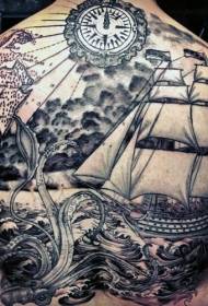 gyönyörű fekete tengeri tintahal és a hajó tetoválás mintája hátulján