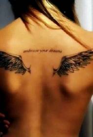 garota volta asas e inscrição tatuagem padrão