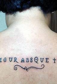 padrão de tatuagem de letra latina preto de volta