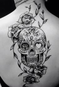 juodos rožės ir kaukolės nugaros tatuiruotės modelis