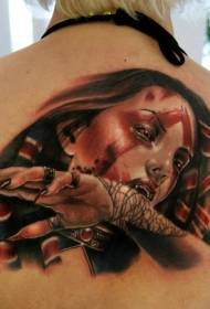 背中の怖い女性吸血鬼のタトゥーパターン