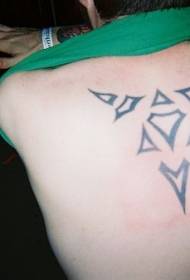 disegno del tatuaggio totem triangolo piccolo posteriore