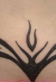 muguras melnā cilts totēma koka tetovējuma modelis