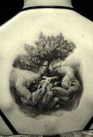didelis medžio tikroviškas tatuiruotės modelis ant nugaros