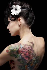 foto di tatuaggio di peonia ricca sexy elegante bellezza schiena