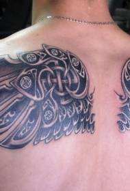 nazaj zanimiva črna krila s keltskim vzorcem tetovaže