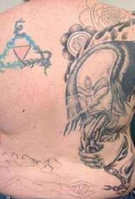 nugaros trikampio ir demono tatuiruotės modelis