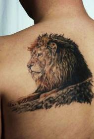 terug realistische leeuwenkop tattoo patroon