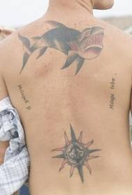 indietro pesce malvagio con motivo tatuaggio iscrizione