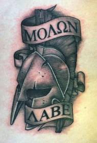 nugaros juodos ir baltos raidės su „Spartan Warrior“ tatuiruotės modeliu