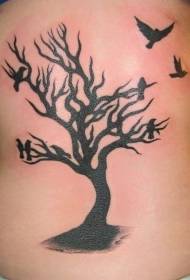 kembali pola pohon hitam dan tato burung