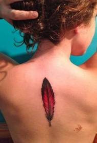 modello carino tatuaggio piuma rossa indietro