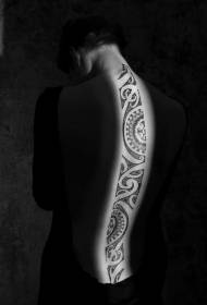 กลับลวดลายรอยสักเผ่าสีดำ