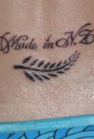 modello di tatuaggio piuma e alfabeto inglese in vita