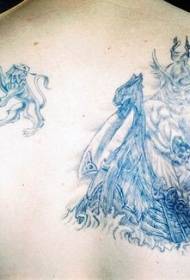 Guerriero vichingo posteriore con motivo tatuaggio distintivo