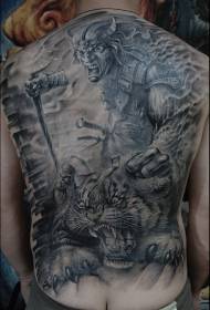spate războinic feroce ucide un model de tatuaj de tigru